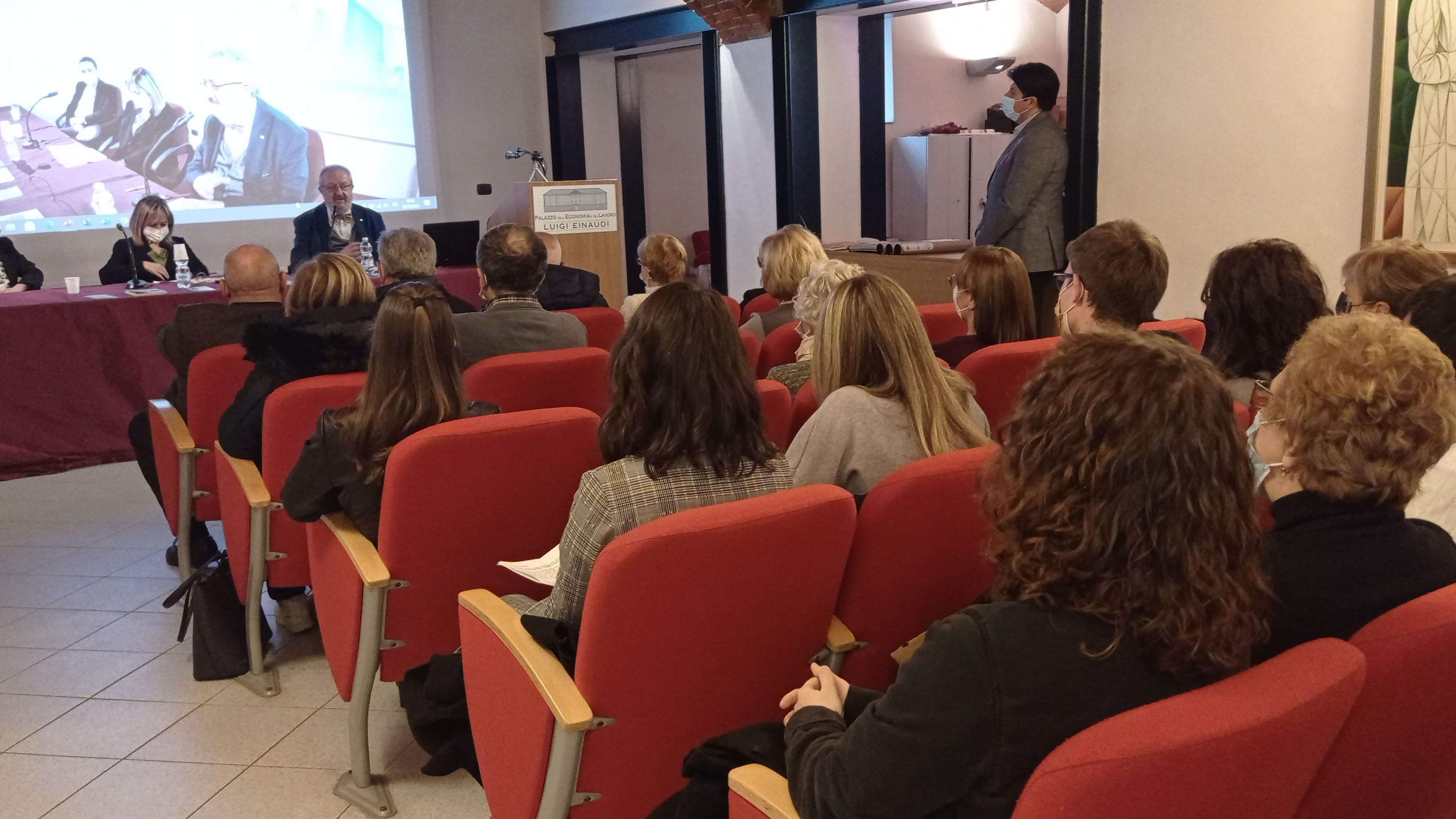 platea di ascoltatori durante la conferenza