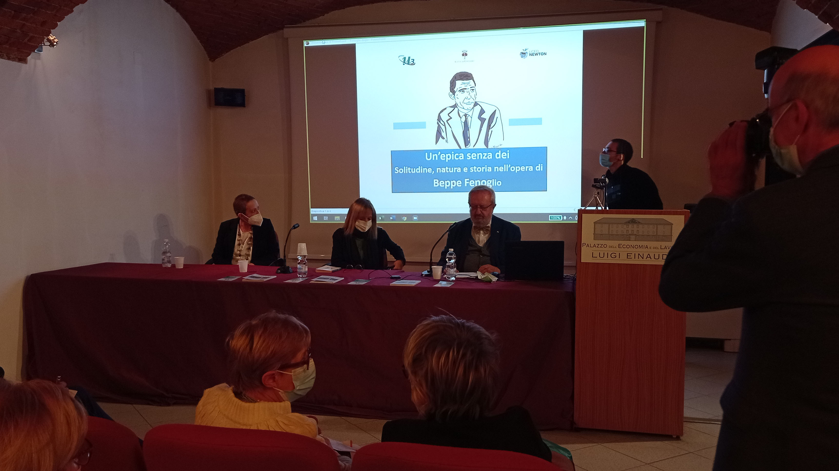 Inizio della conferenza per l'inaugurazione della mostra