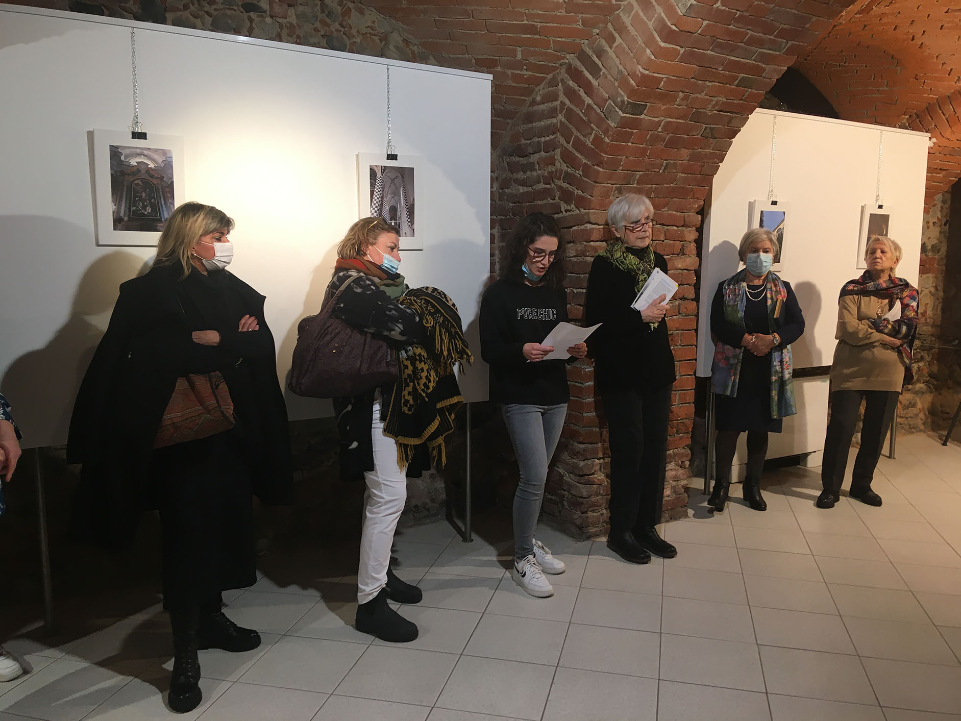 lettori e spettatori durante una lettura